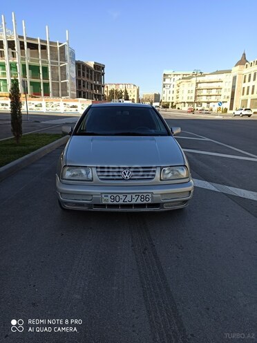 Volkswagen Vento 1996, 262,124 km - 2.0 l - Bakı