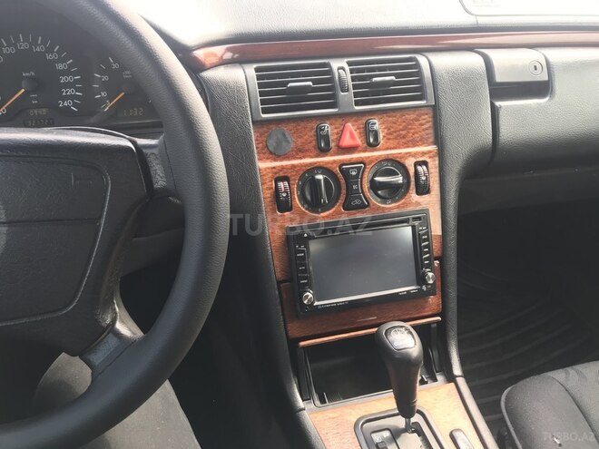 Mercedes E 230 1996, 321,000 km - 2.3 л - Bakı