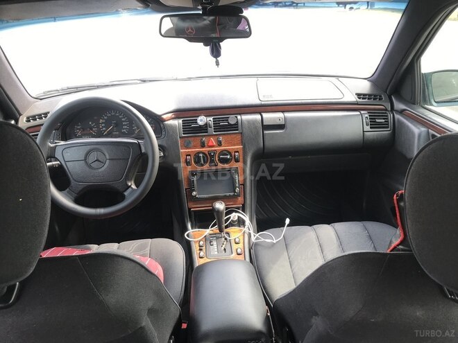 Mercedes E 230 1996, 321,000 km - 2.3 л - Bakı