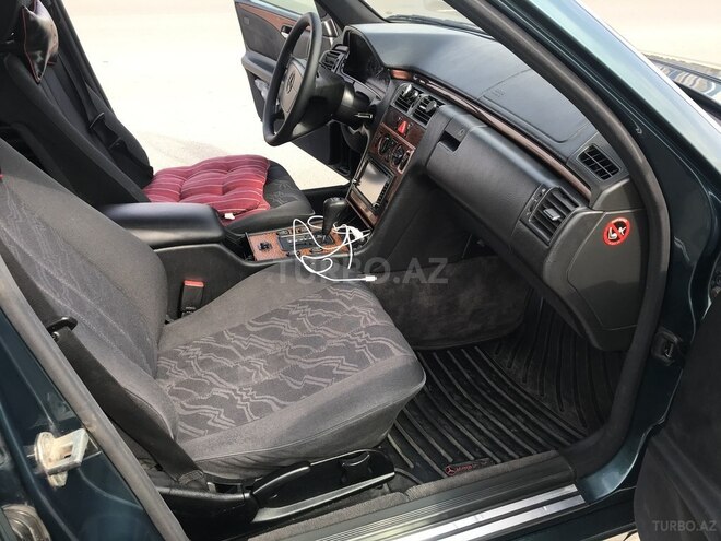 Mercedes E 230 1996, 321,000 km - 2.3 л - Bakı