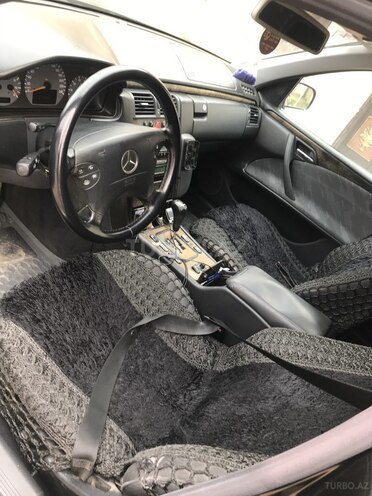 Mercedes E 240 1999, 249,000 km - 2.4 l - Qazax