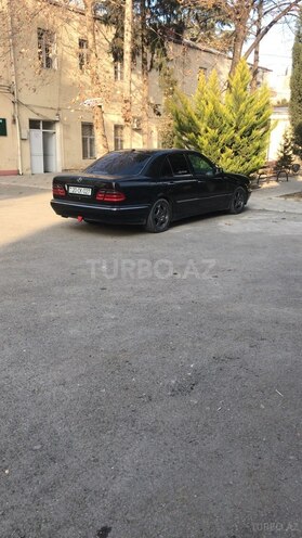 Mercedes E 240 1999, 249,000 km - 2.4 l - Qazax
