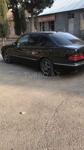 Mercedes E 240 1999, 249,000 km - 2.4 l - Qazax
