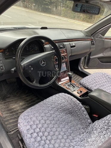 Mercedes E 240 1999, 283,000 km - 2.4 l - Bakı