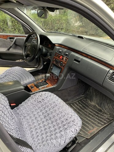 Mercedes E 240 1999, 283,000 km - 2.4 l - Bakı
