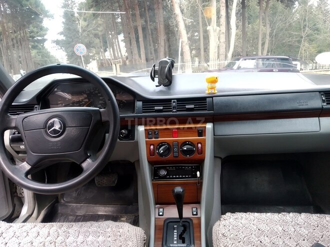 Mercedes E 250 1994, 427,963 km - 2.5 l - Bakı