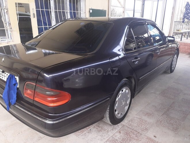 Mercedes E 220 2000, 39,000 km - 2.2 l - Bakı