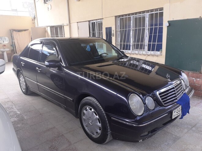 Mercedes E 220 2000, 39,000 km - 2.2 l - Bakı