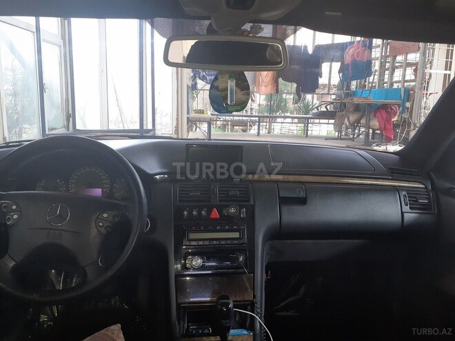 Mercedes E 220 2000, 39,000 km - 2.2 l - Bakı