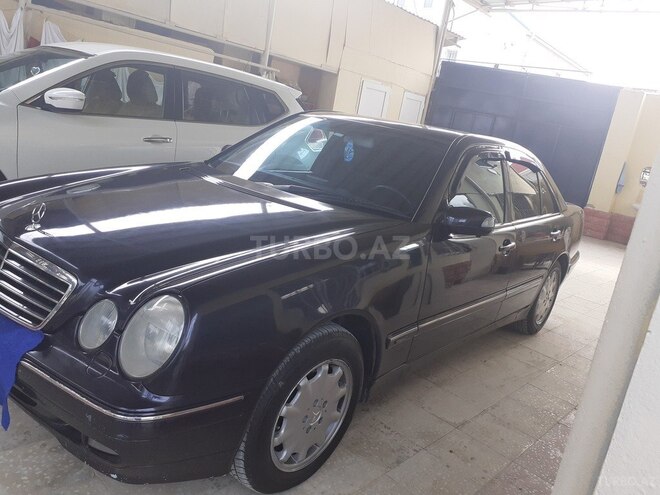 Mercedes E 220 2000, 39,000 km - 2.2 l - Bakı