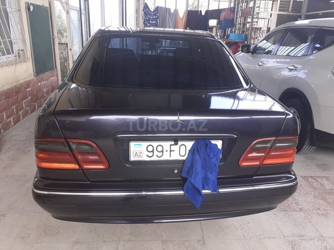 Mercedes E 220 2000, 39,000 km - 2.2 l - Bakı