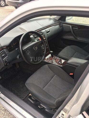 Mercedes E 240 2000, 220,000 km - 2.6 l - Bakı