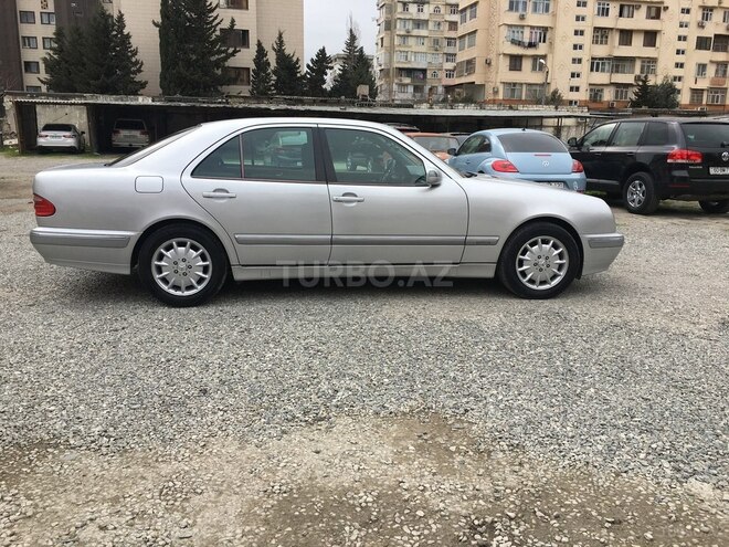 Mercedes E 240 2000, 220,000 km - 2.6 l - Bakı