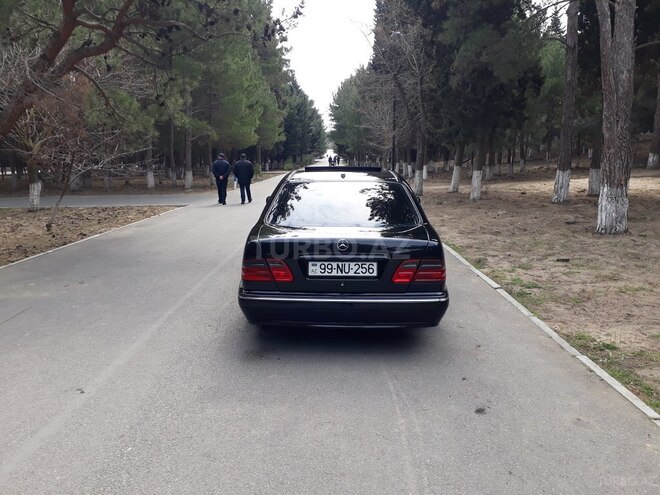 Mercedes E 320 2001, 295,632 km - 3.2 l - Xırdalan