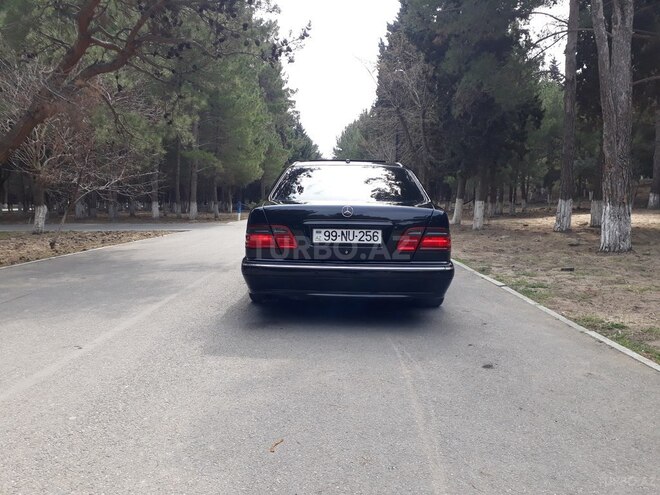 Mercedes E 320 2001, 295,632 km - 3.2 l - Xırdalan