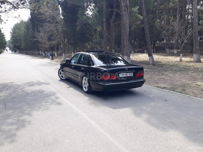 Mercedes E 320 2001, 295,632 km - 3.2 l - Xırdalan