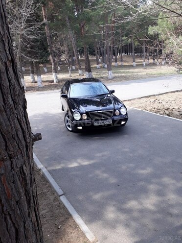 Mercedes E 320 2001, 295,632 km - 3.2 l - Xırdalan