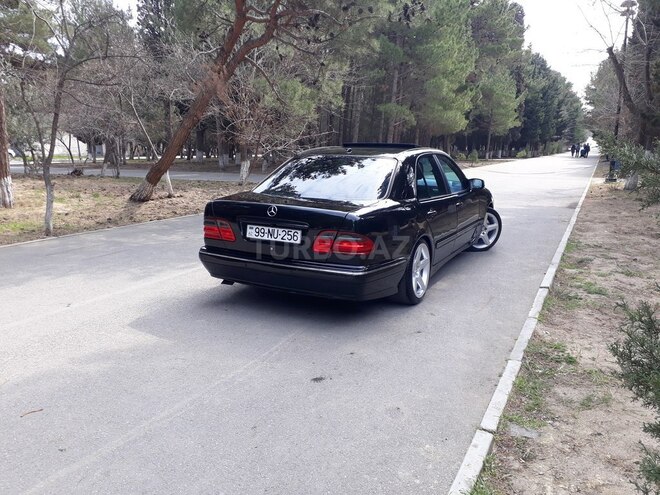 Mercedes E 320 2001, 295,632 km - 3.2 l - Xırdalan