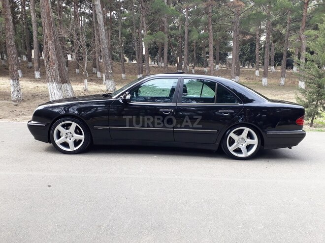 Mercedes E 320 2001, 295,632 km - 3.2 l - Xırdalan