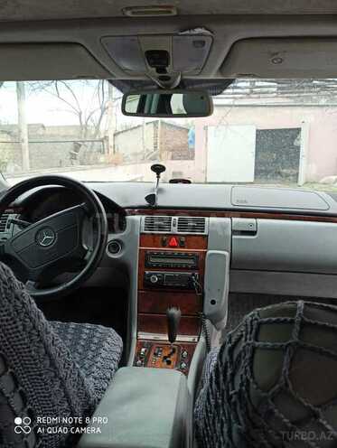 Mercedes E 240 1999, 250,000 km - 2.4 l - Bakı