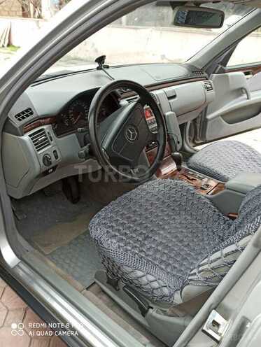 Mercedes E 240 1999, 250,000 km - 2.4 l - Bakı