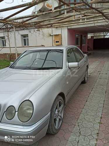 Mercedes E 240 1999, 250,000 km - 2.4 l - Bakı