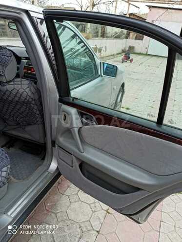 Mercedes E 240 1999, 250,000 km - 2.4 l - Bakı