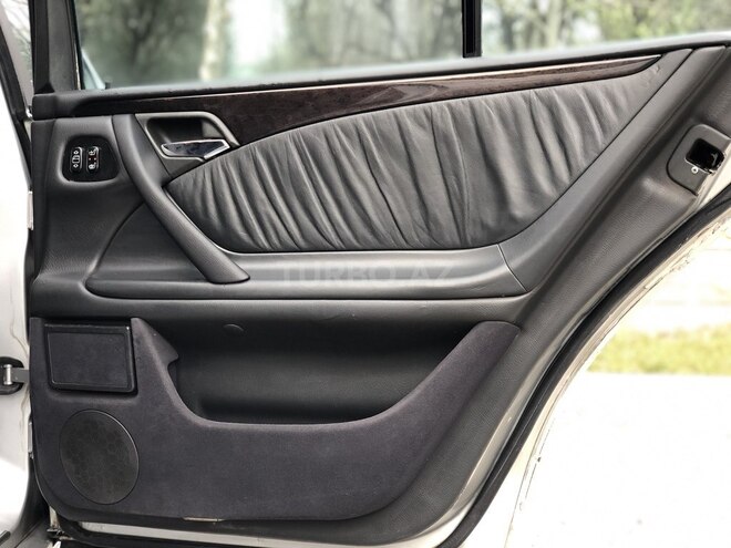 Mercedes E 270 2000, 294,000 km - 2.7 l - Bakı