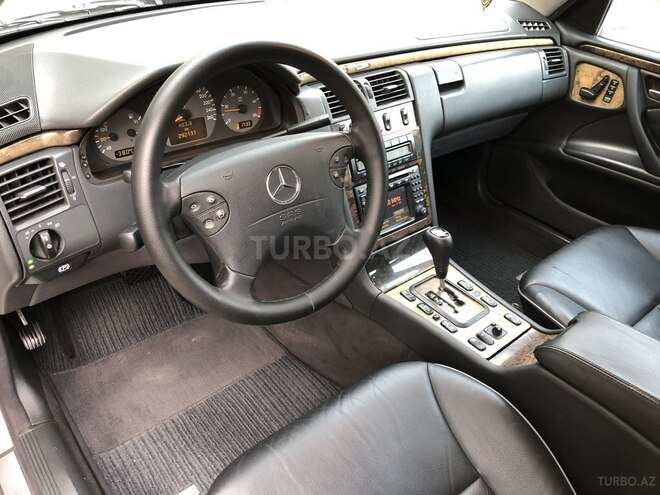 Mercedes E 270 2000, 294,000 km - 2.7 l - Bakı