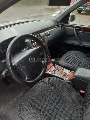Mercedes E 320 1999, 409,501 km - 3.2 l - Bakı