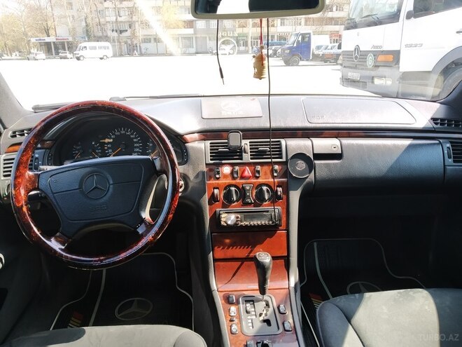 Mercedes E 240 1998, 354,000 km - 0.2 l - Mingəçevir