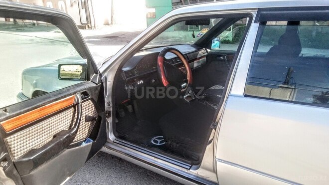 Mercedes E 200 1993, 48,000 km - 0.2 l - Bakı