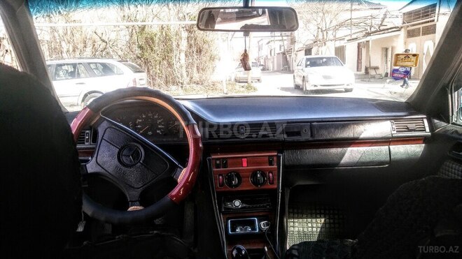 Mercedes E 200 1993, 48,000 km - 0.2 l - Bakı
