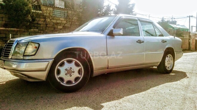 Mercedes E 200 1993, 48,000 km - 0.2 l - Bakı