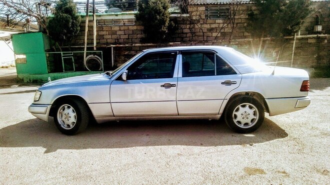 Mercedes E 200 1993, 48,000 km - 0.2 l - Bakı