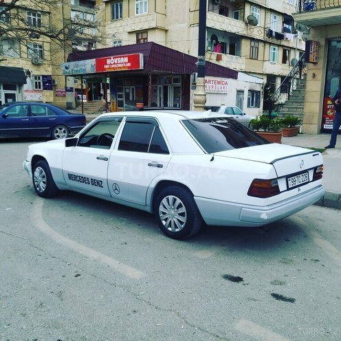 Mercedes E 230 1992, 325,425 km - 2.3 l - Bakı