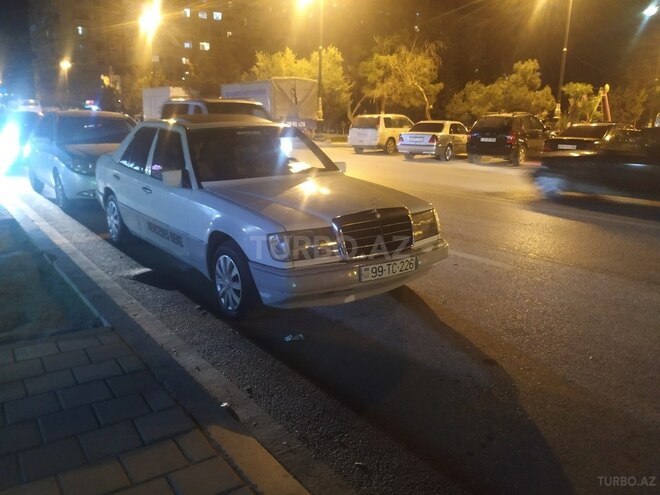 Mercedes E 230 1992, 325,425 km - 2.3 l - Bakı