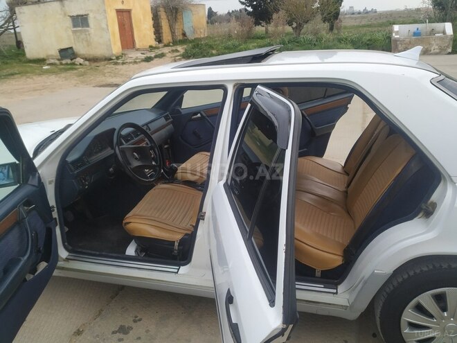 Mercedes E 230 1992, 325,425 km - 2.3 l - Bakı