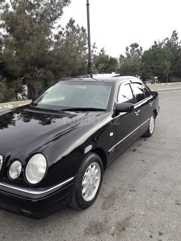 Mercedes E 200 1998, 290,000 km - 2.0 l - Bakı