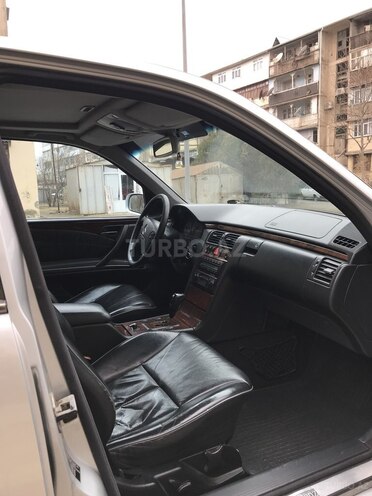 Mercedes E 240 2001, 313,000 km - 2.6 l - Gəncə