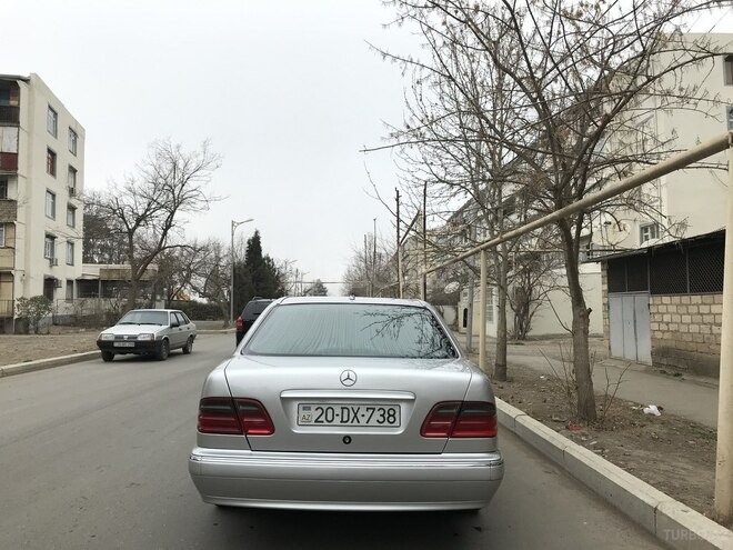 Mercedes E 240 2001, 313,000 km - 2.6 l - Gəncə