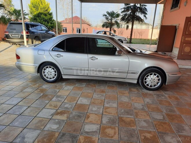 Mercedes E 270 2000, 328,500 km - 2.7 l - Bərdə