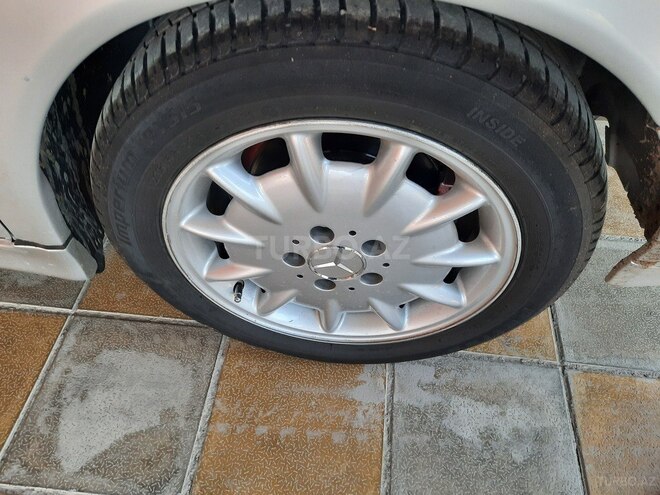 Mercedes E 270 2000, 328,500 km - 2.7 l - Bərdə