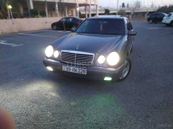 Mercedes E 240 1998, 260,000 km - 2.4 l - Bərdə