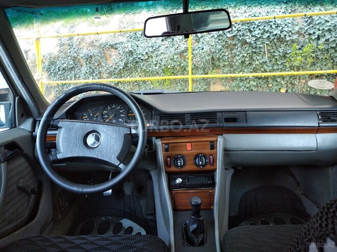Mercedes E 200 1990, 450,000 km - 2.0 l - Bakı