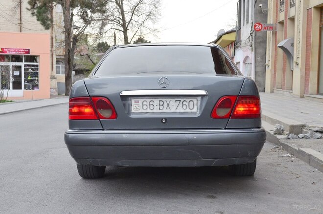 Mercedes E 220 1995, 65,000 km - 2.2 l - Şəki