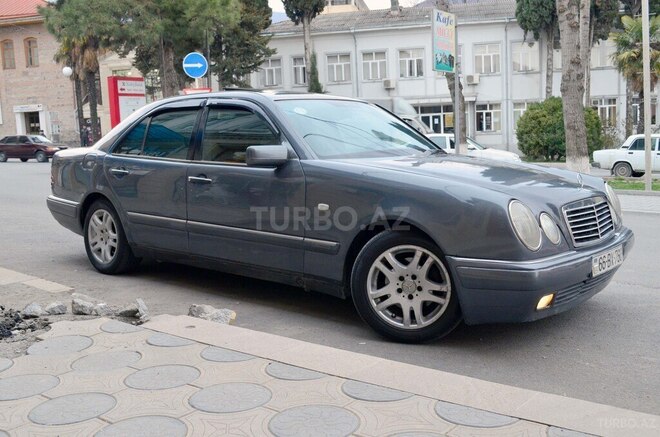 Mercedes E 220 1995, 65,000 km - 2.2 l - Şəki