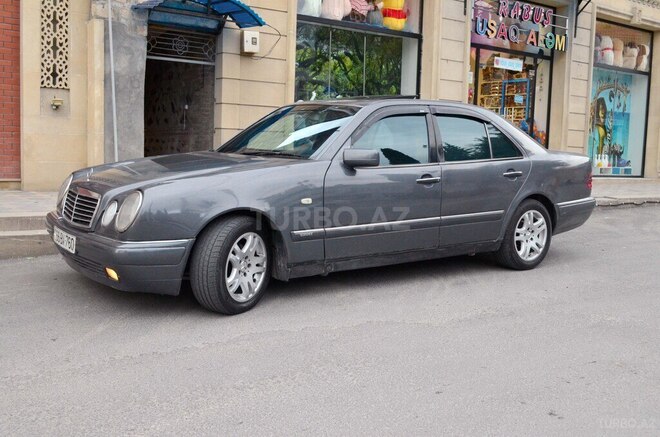 Mercedes E 220 1995, 65,000 km - 2.2 l - Şəki
