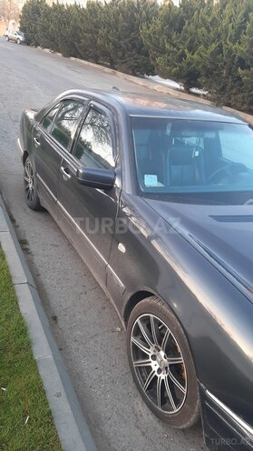 Mercedes E 220 1999, 372,000 km - 2.2 л - Bakı
