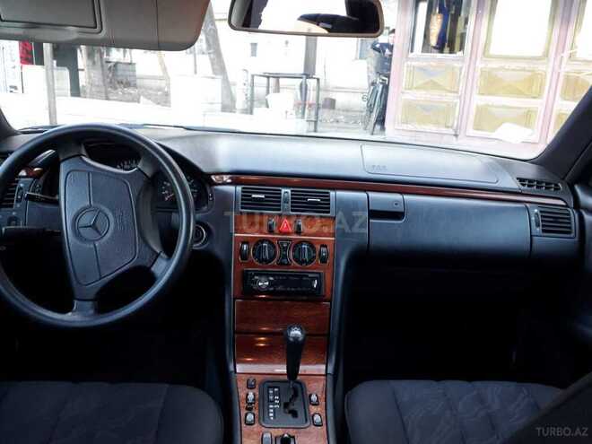 Mercedes E 200 1998, 256,312 km - 2.0 l - Bərdə